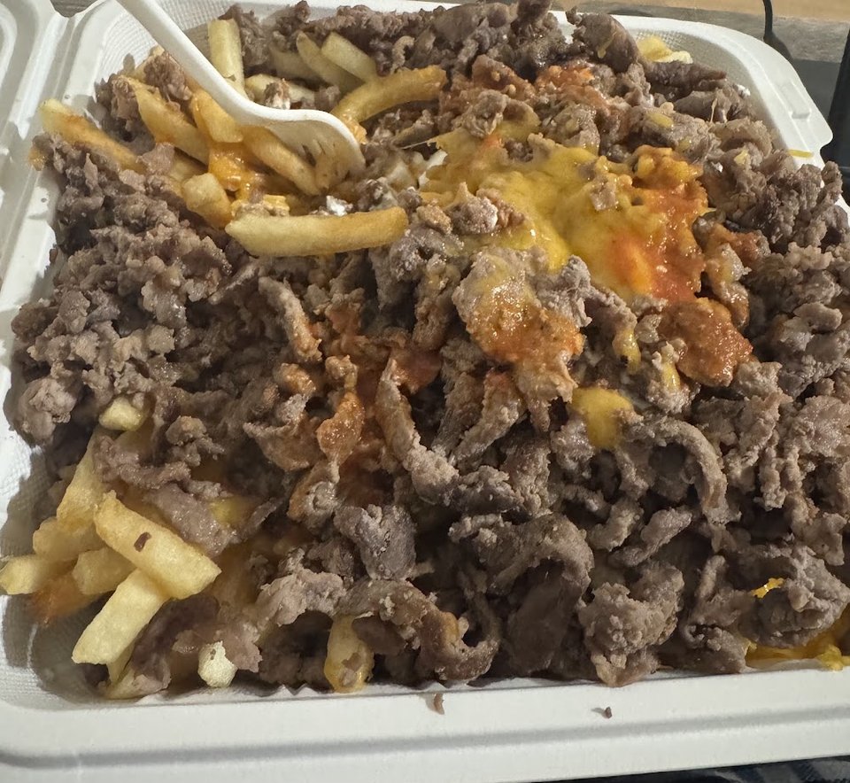 Restaurant menu featuring salads, combinations, and kids meals.